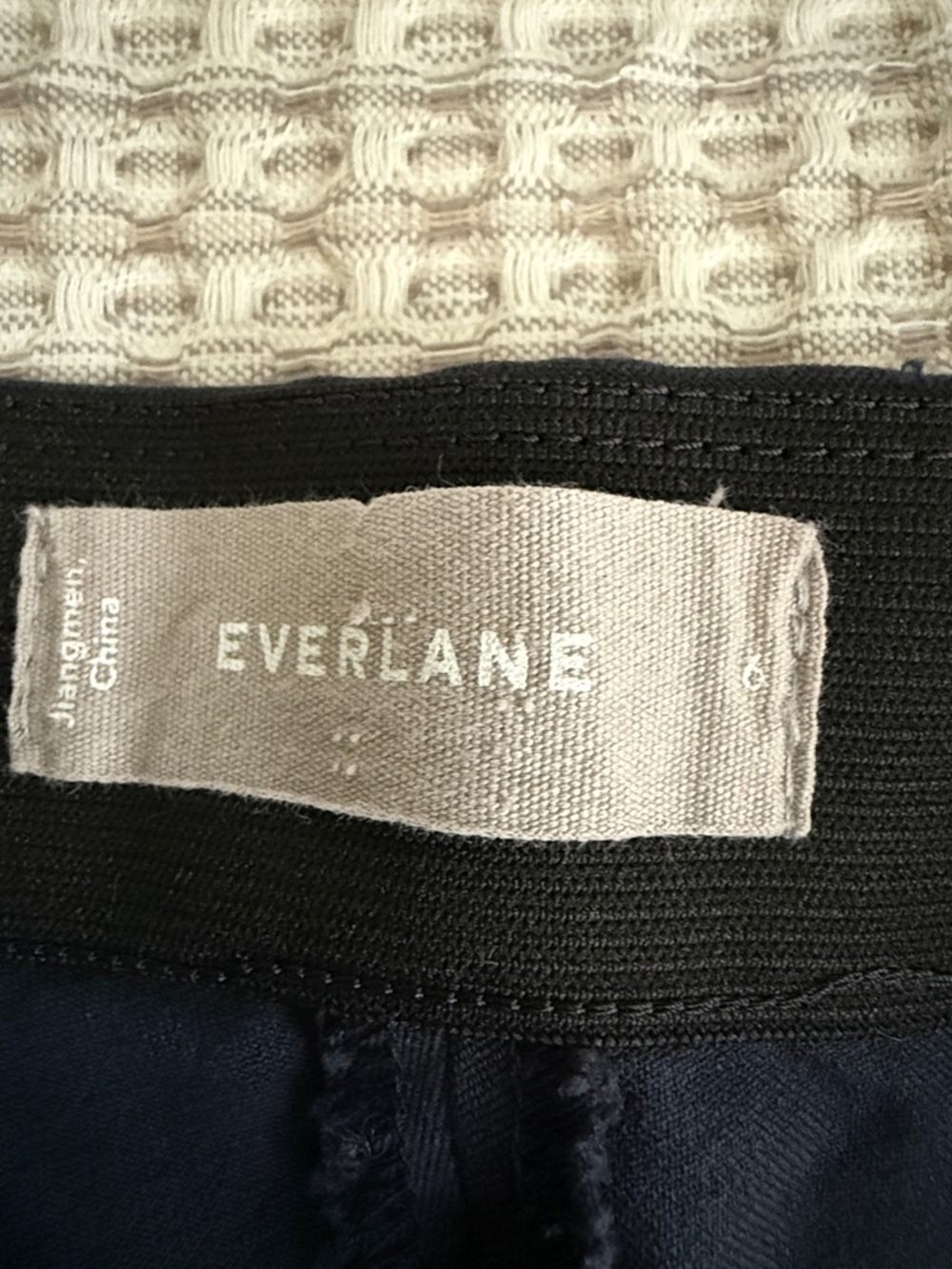 Everlane navy side zip pants in size 6 - Picture 2 of 7